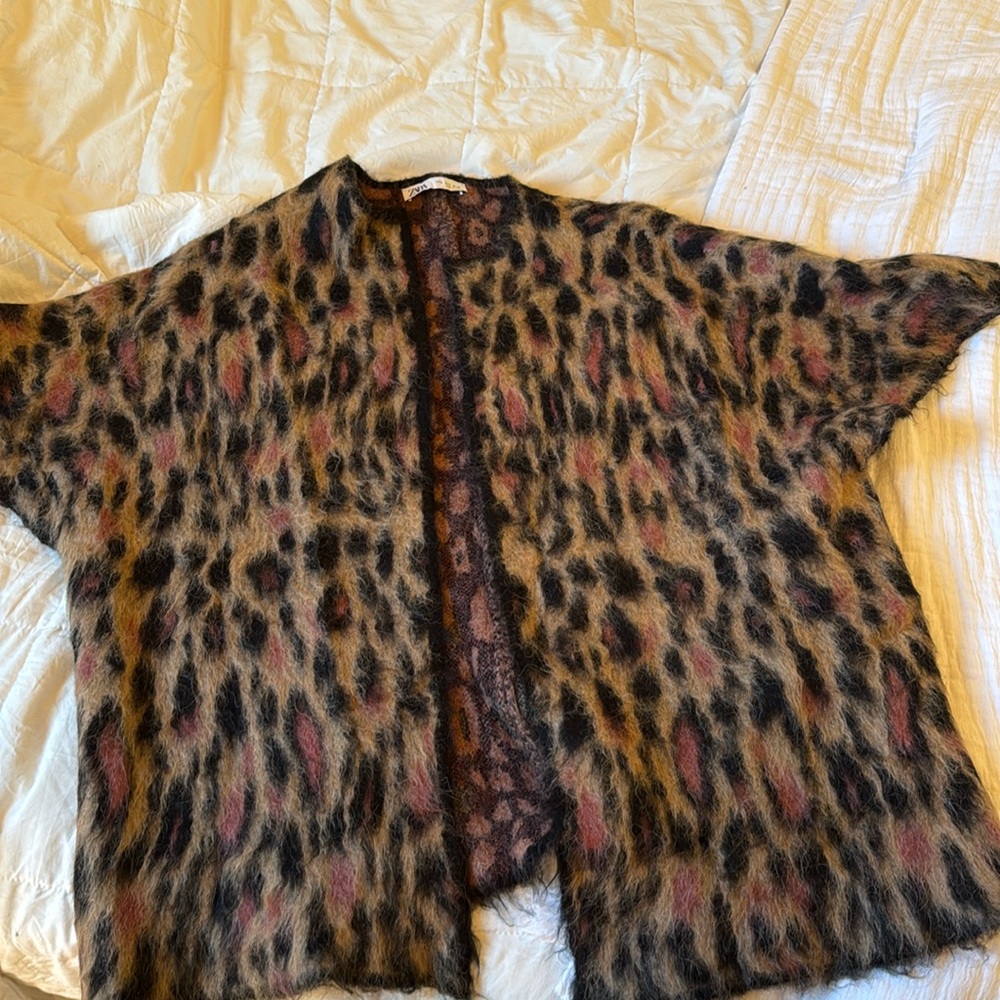 Cape style leopard open coat from Zara